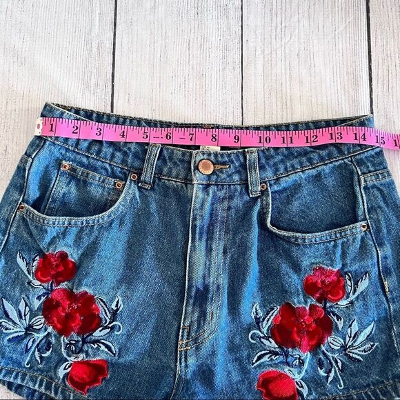 H&M x COACHELLA Women's High Waisted Floral Embroidery Denim Short US10 - Picture 5 of 7